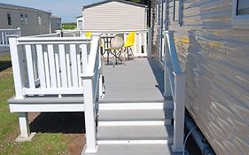 Great 8 Berth Caravan For Hire At Seawick Holiday Park In Essex Ref 27227Sw
