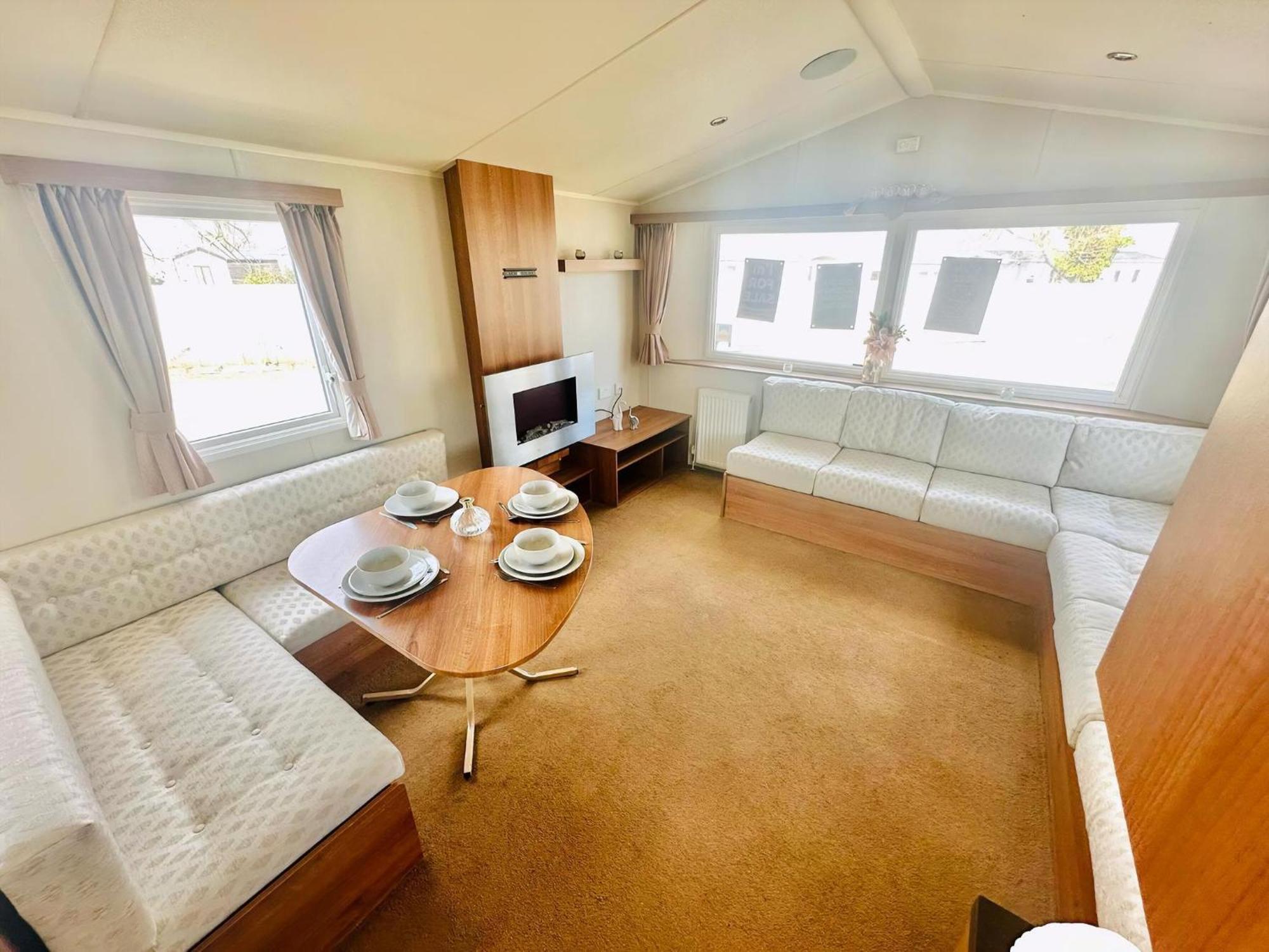 Great 8 Berth Caravan For Hire At Seawick Holiday Park In Essex Ref 27227Sw Clacton-on-Sea Exterior photo